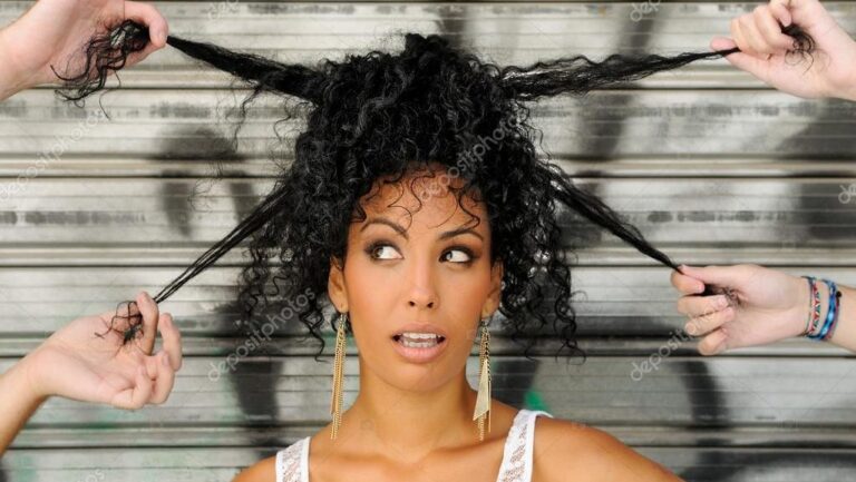 11 maneiras fáceis de fazer penteados para cabelo cacheado curto para você variar seu look